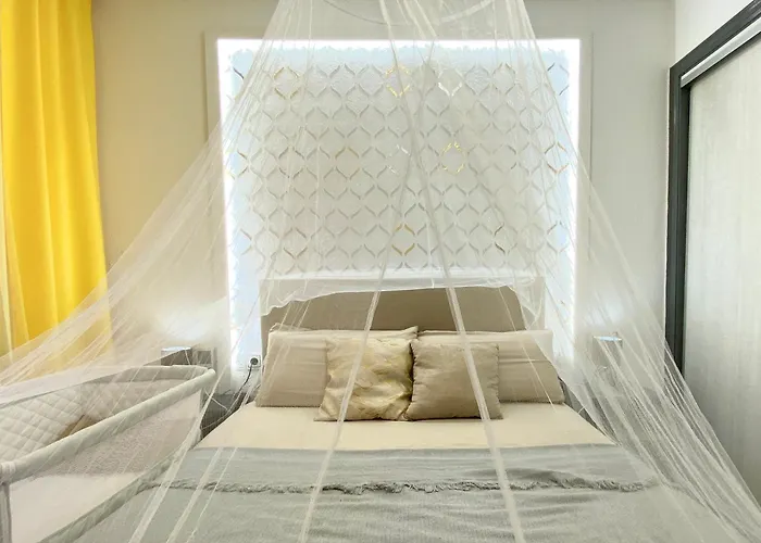 Villa Entire By The Sea With Private Garden And Mini Pool *